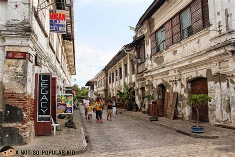 Calle Crisologo: A Historic Walking Street in Vigan City that Whispers Tales of Yesterday!