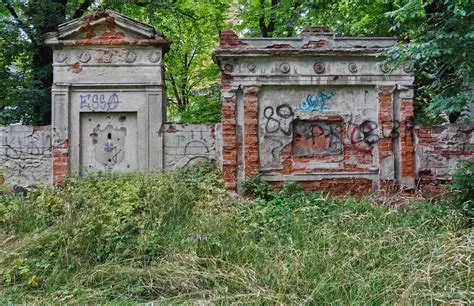 Cmentarz Chrześcijański w My Tho - Miejsce Wiecznego Spokoju i Zabytkowej Architektury!