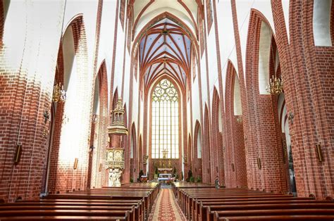  Katedra Św. Marii w Xante - Zapierająca dech w piersiach architektura i bogate tradycje religijne!