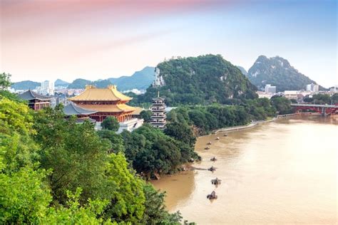  Pagoda Liujiang! 7 pięter historii i widok na panoramę miasta Liuzhou!